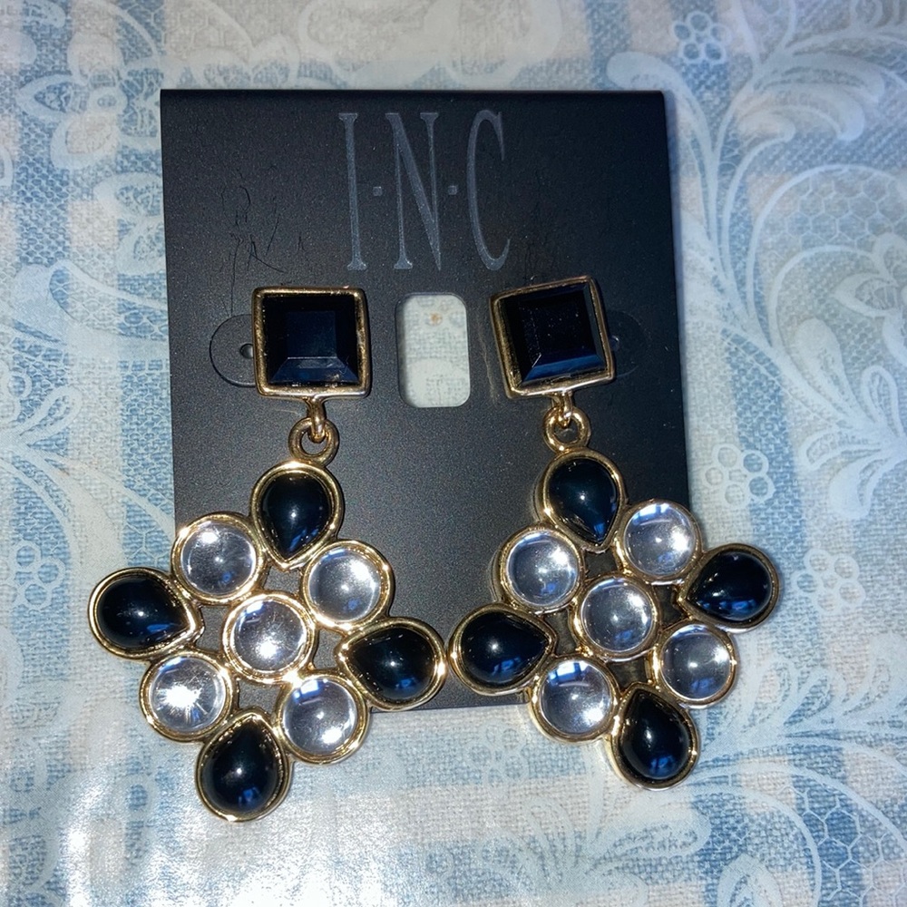 NWOT INC pierced earrings w/blk & clear Cabo beads in gt frames. $20